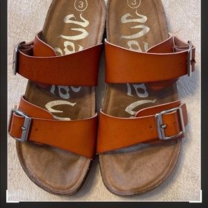 Lk New Grls Sz 3 Mad Love Slip on Sandals